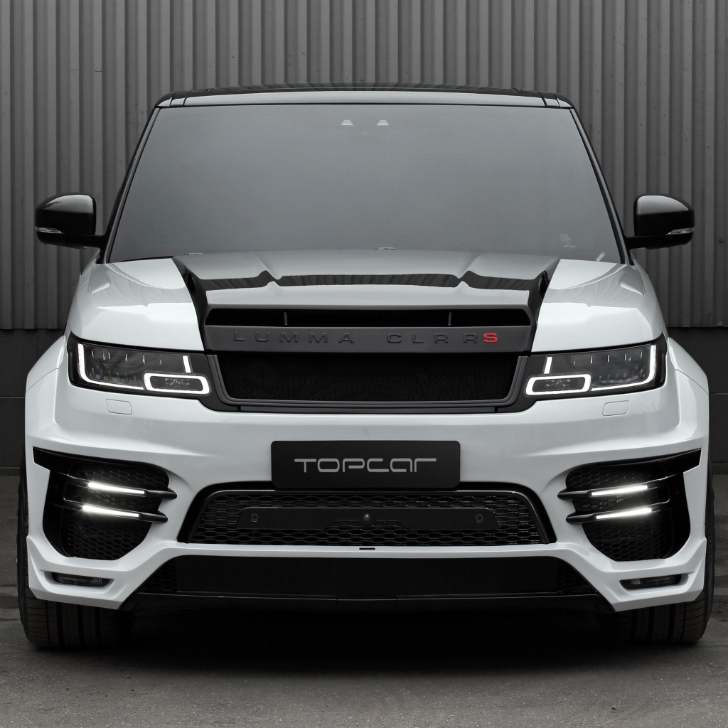 Внедорожник Lumma CLR RS 2019 года на фоне серой стены