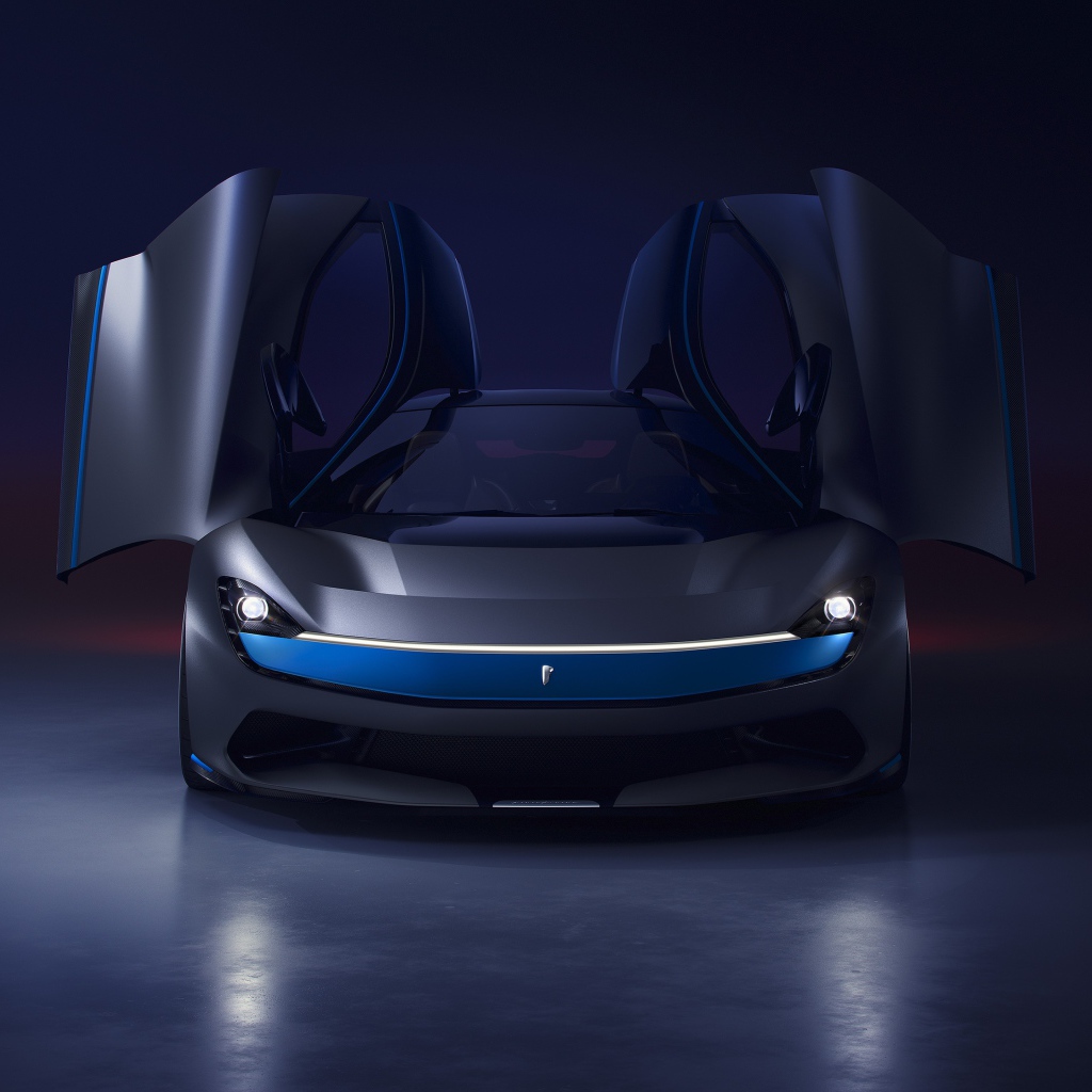 Автомобиль Pininfarina Battista 2019 года с открытыми дверями