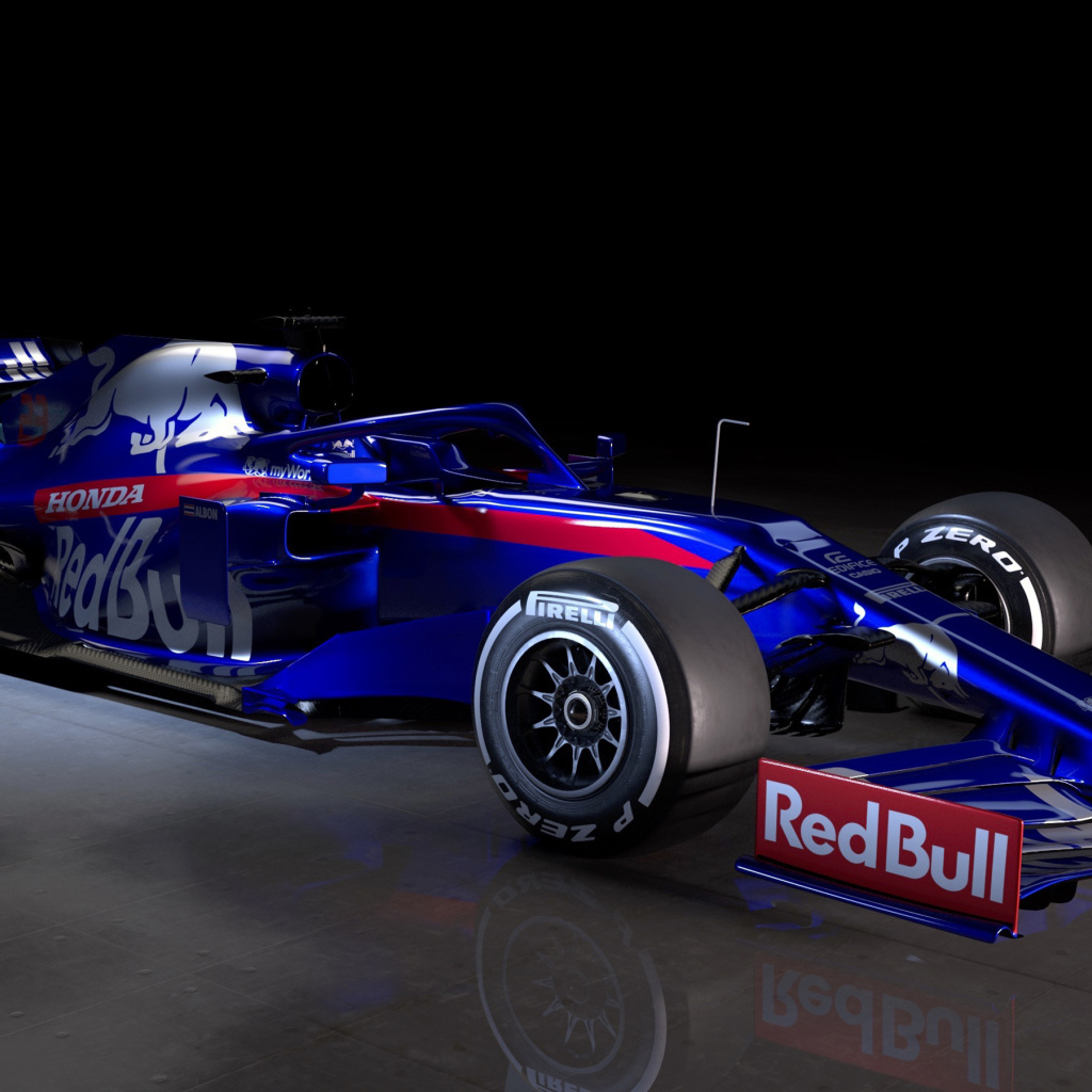 Синий гоночный автомобиль Toro Rosso STR14 2019 года на черном фоне