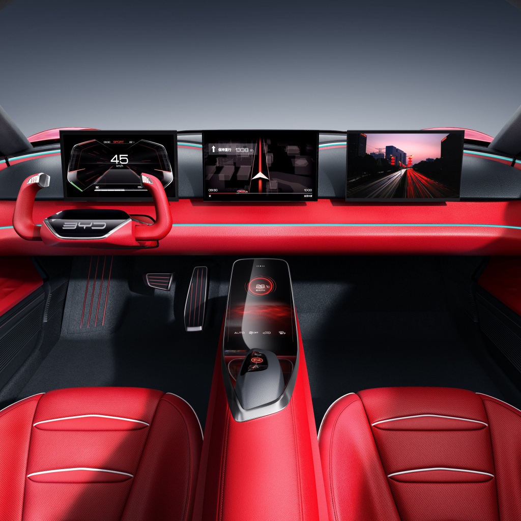 Красный кожаный салон автомобиля BYD E-SEED GT,  2019