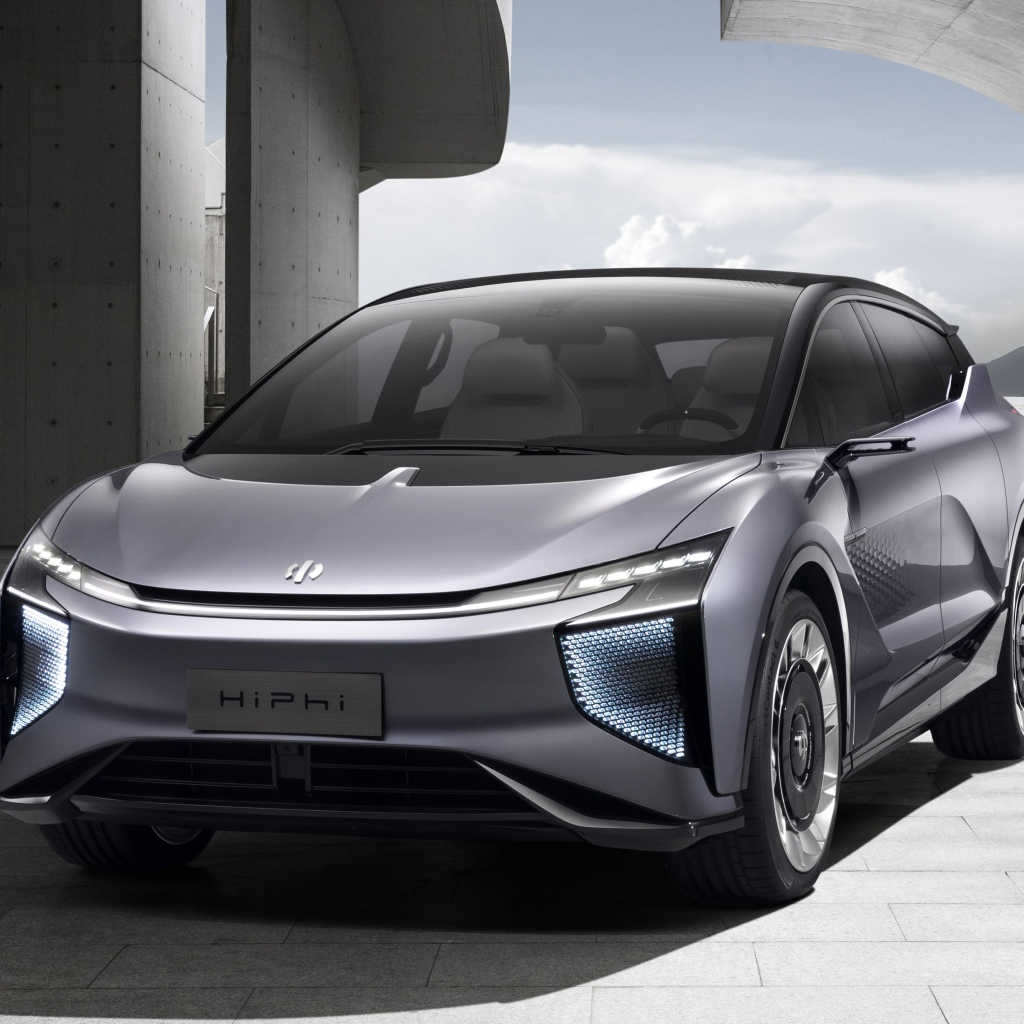 Серебристый автомобиль HiPhi 1 2020 года