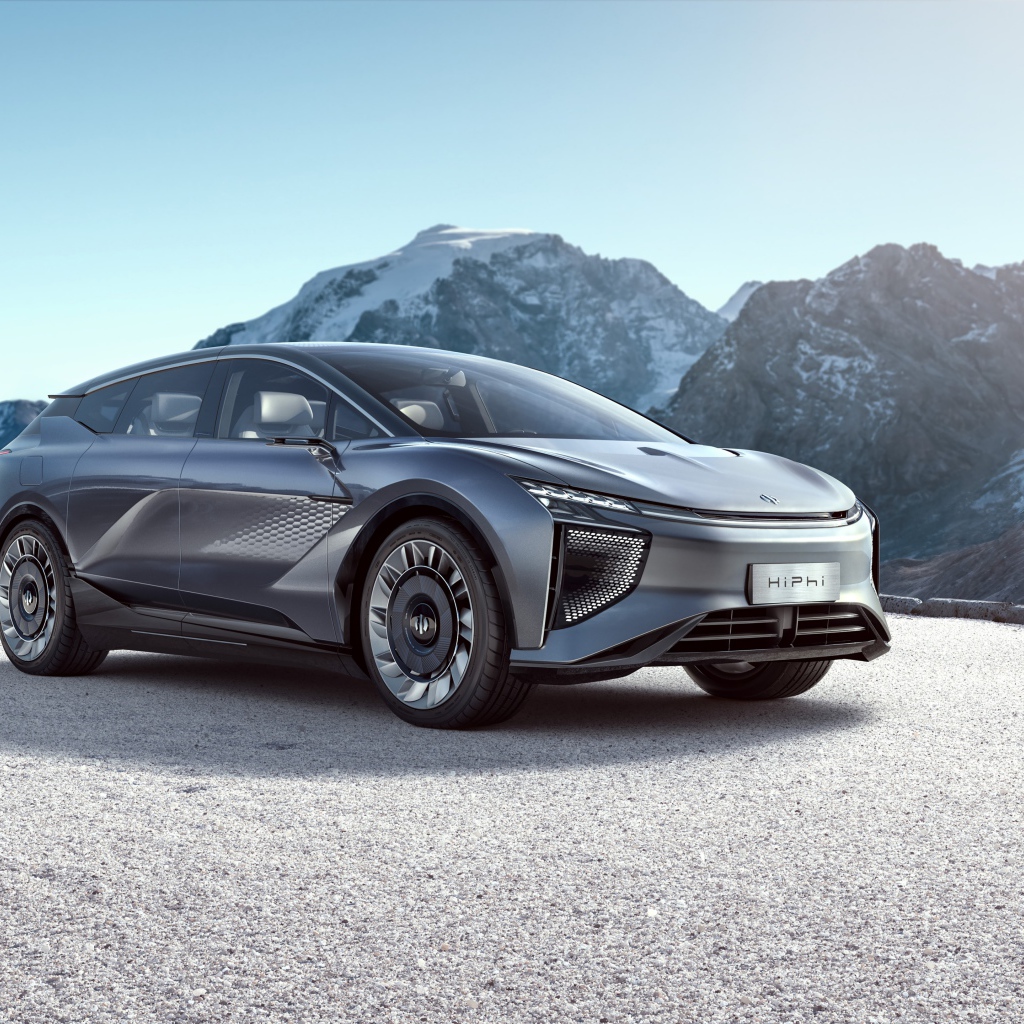 Новый автомобиль HiPhi 1,  2020 года на фоне гор