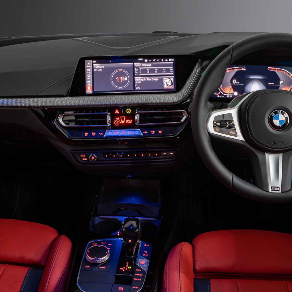 Салон автомобиля BMW 118i M Sport 2019 года
