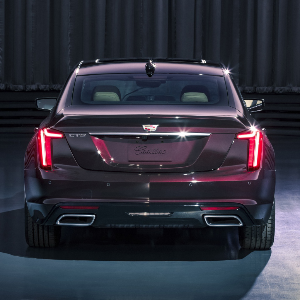 Автомобиль Cadillac CT5, 2020 года вид сзади 