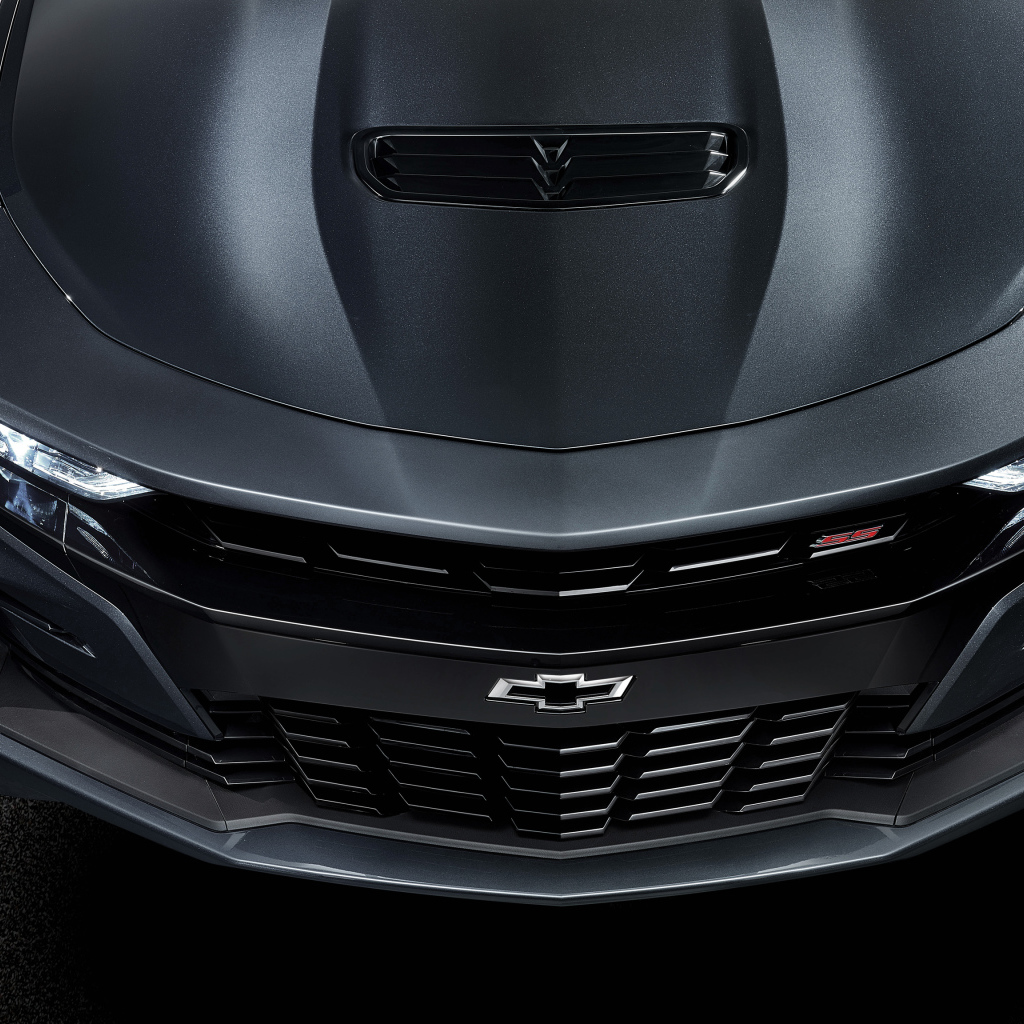Передняя часть автомобиля Chevrolet Camaro SS 2019 года 