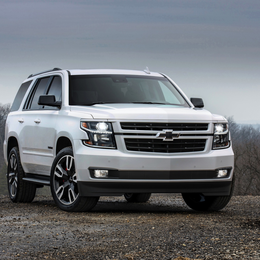 Белый внедорожник Chevrolet Tahoe