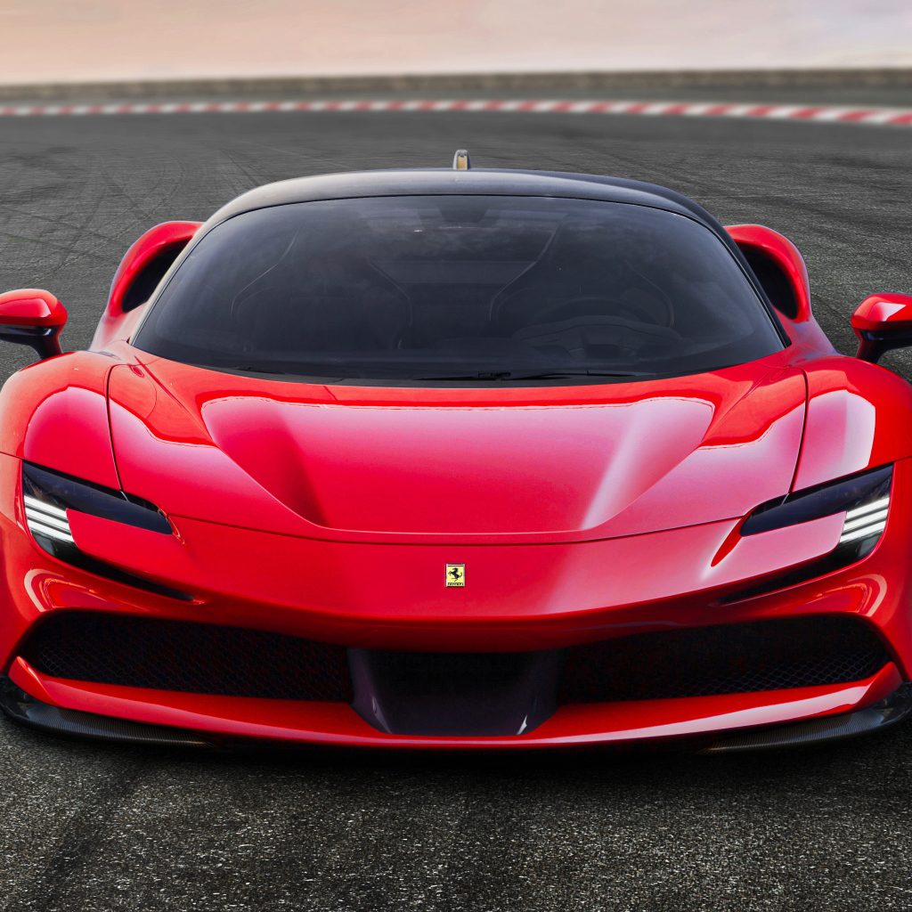 Красный спортивный автомобиль Ferrari SF90 Stradale, 2019 года