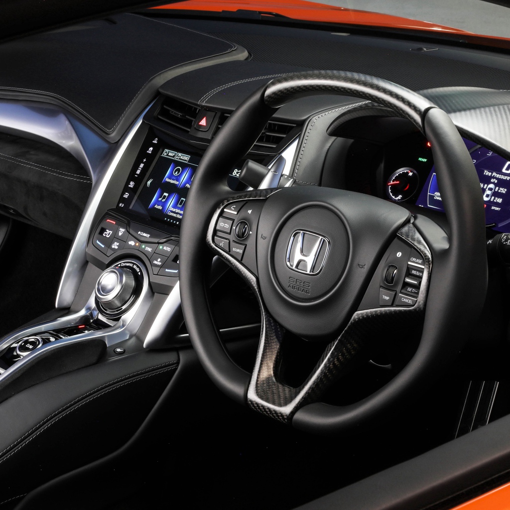 Черный кожаный салон автомобиля Honda NSX 2019 года