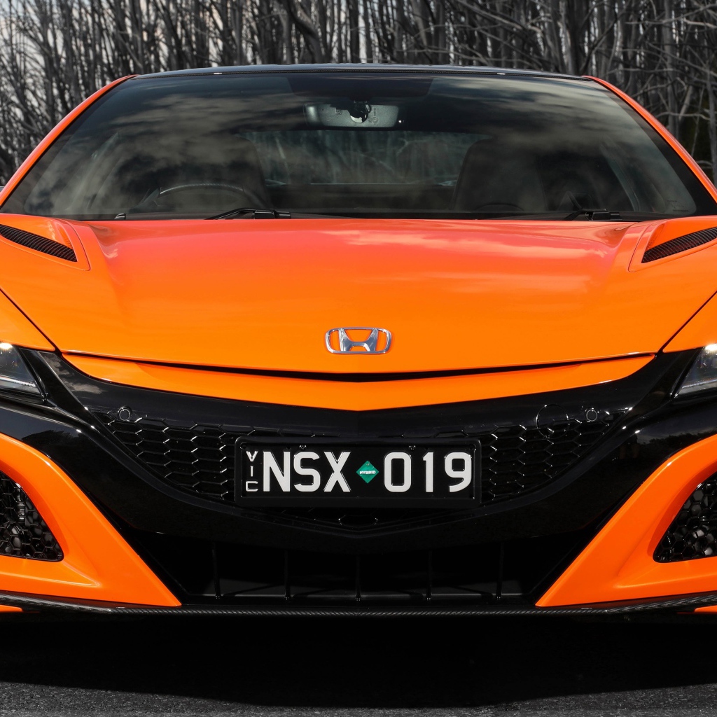 Оранжевый автомобиль Honda NSX 2019  вид спереди