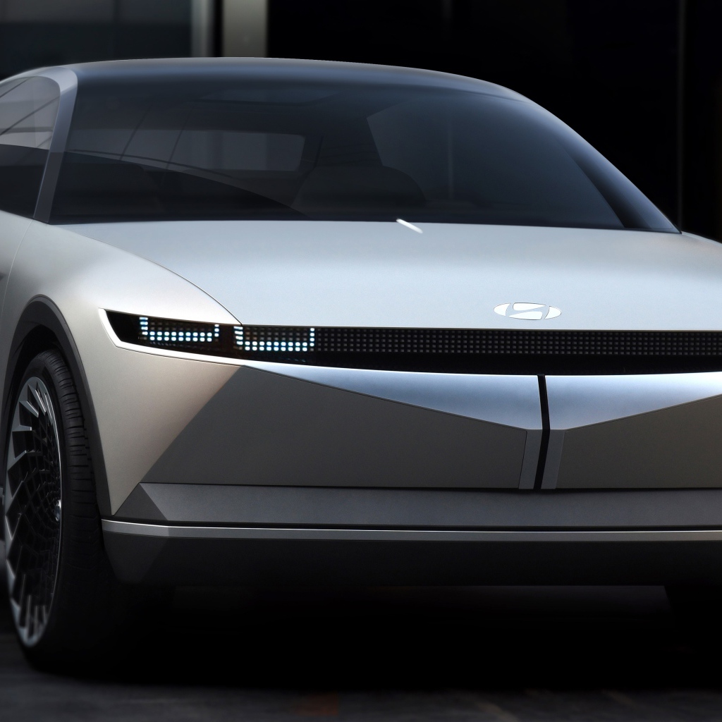 Серый автомобиль Hyundai 45 EV Concept 2019 года
