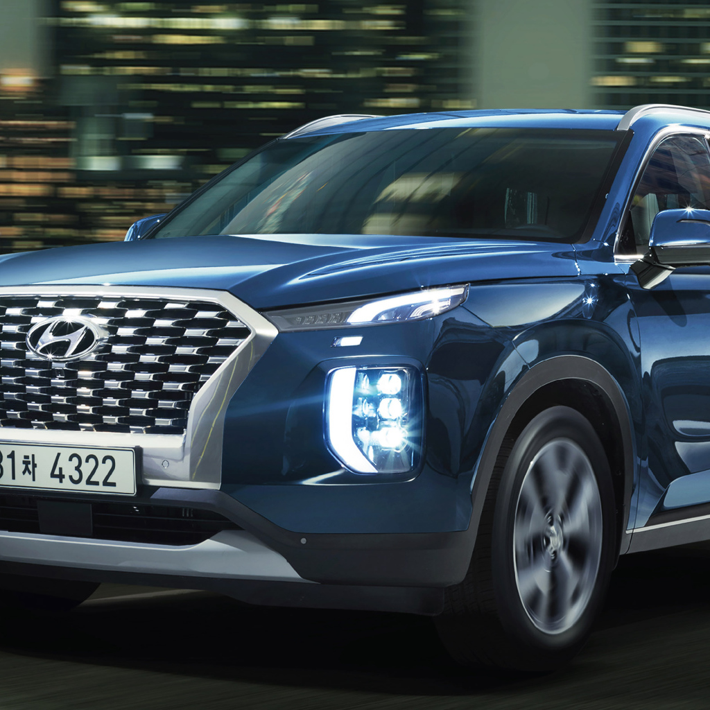 Синий автомобиль Hyundai Palisade 2020 года