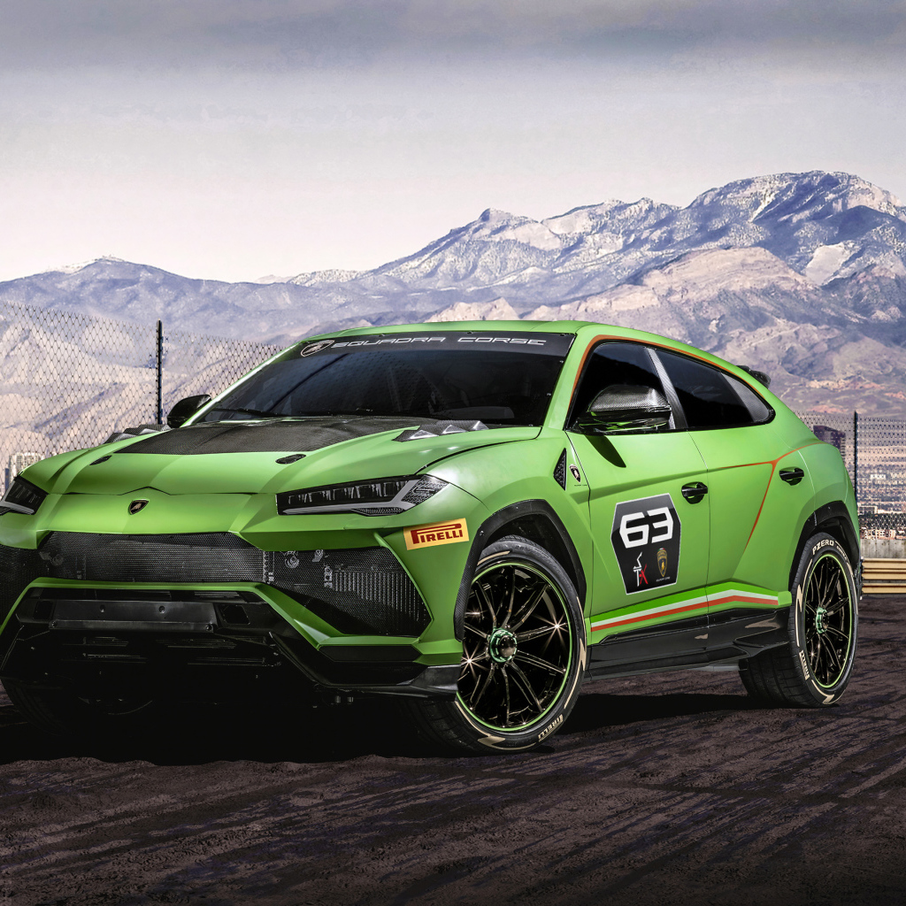 Зеленый внедорожник Lamborghini Urus ST-X Concept 2019 года на фоне гор
