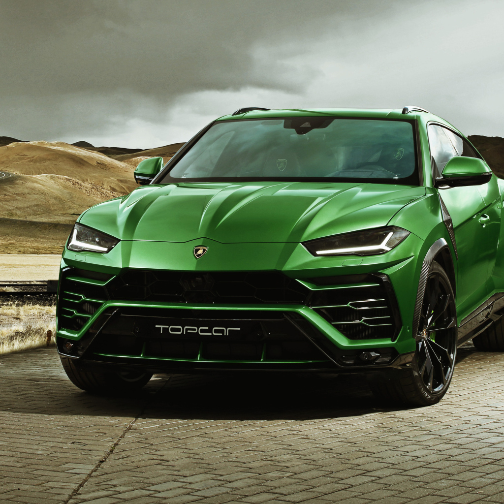 Зеленый внедорожник Lamborghini Urus, 2018 года
