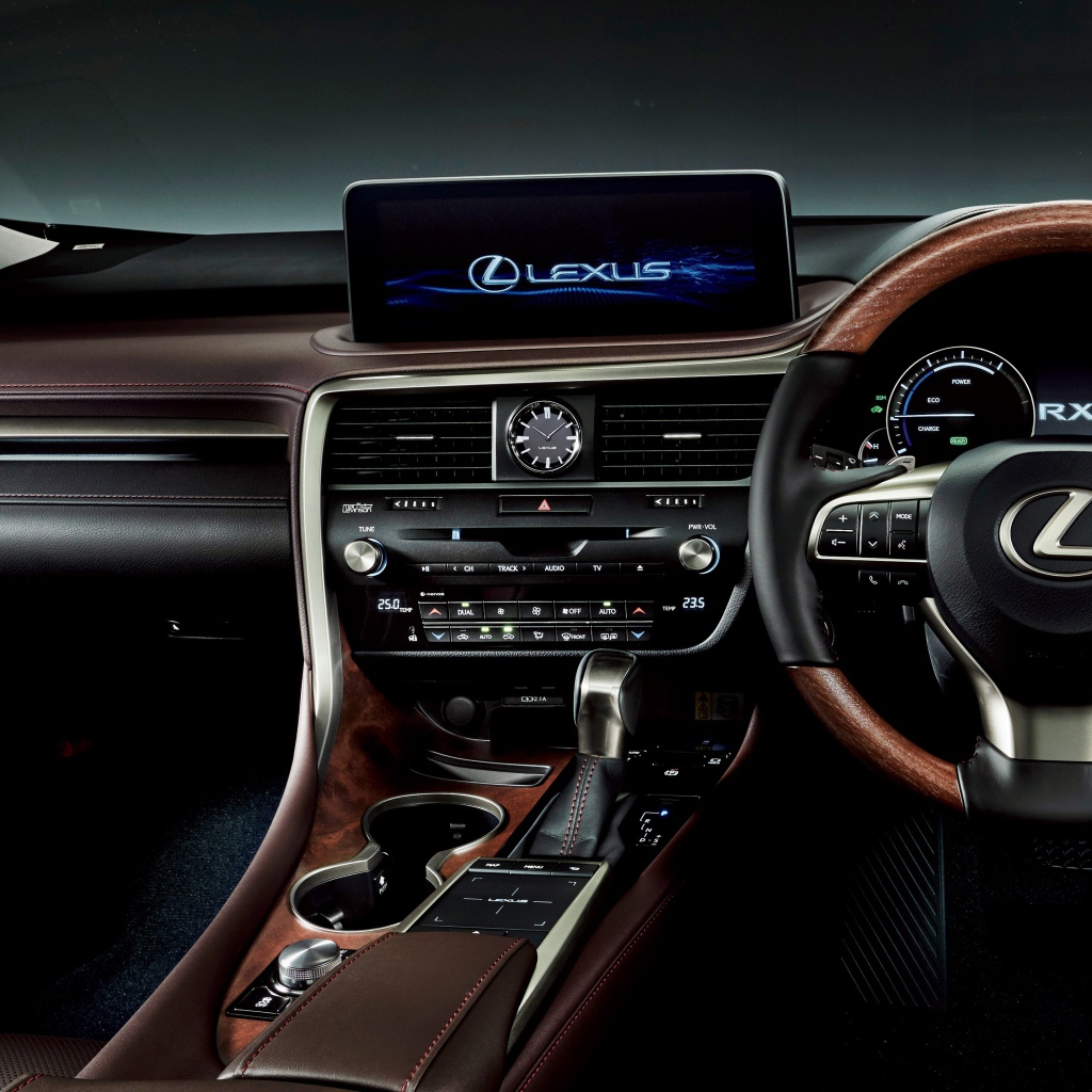 Салон автомобиля Lexus RX 450h 2019 года 