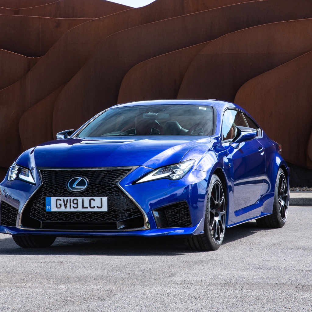 Синий стильный автомобиль Lexus RC F UK-Spec '2019 года