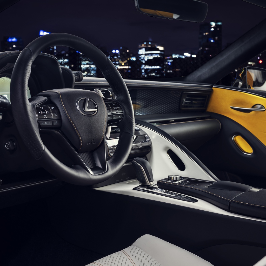 Салон автомобиля Lexus LC 500, 2019 года