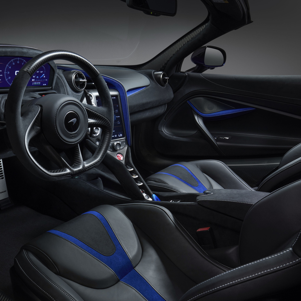 Салон автомобиля McLaren 720S Spider,  2019 года 