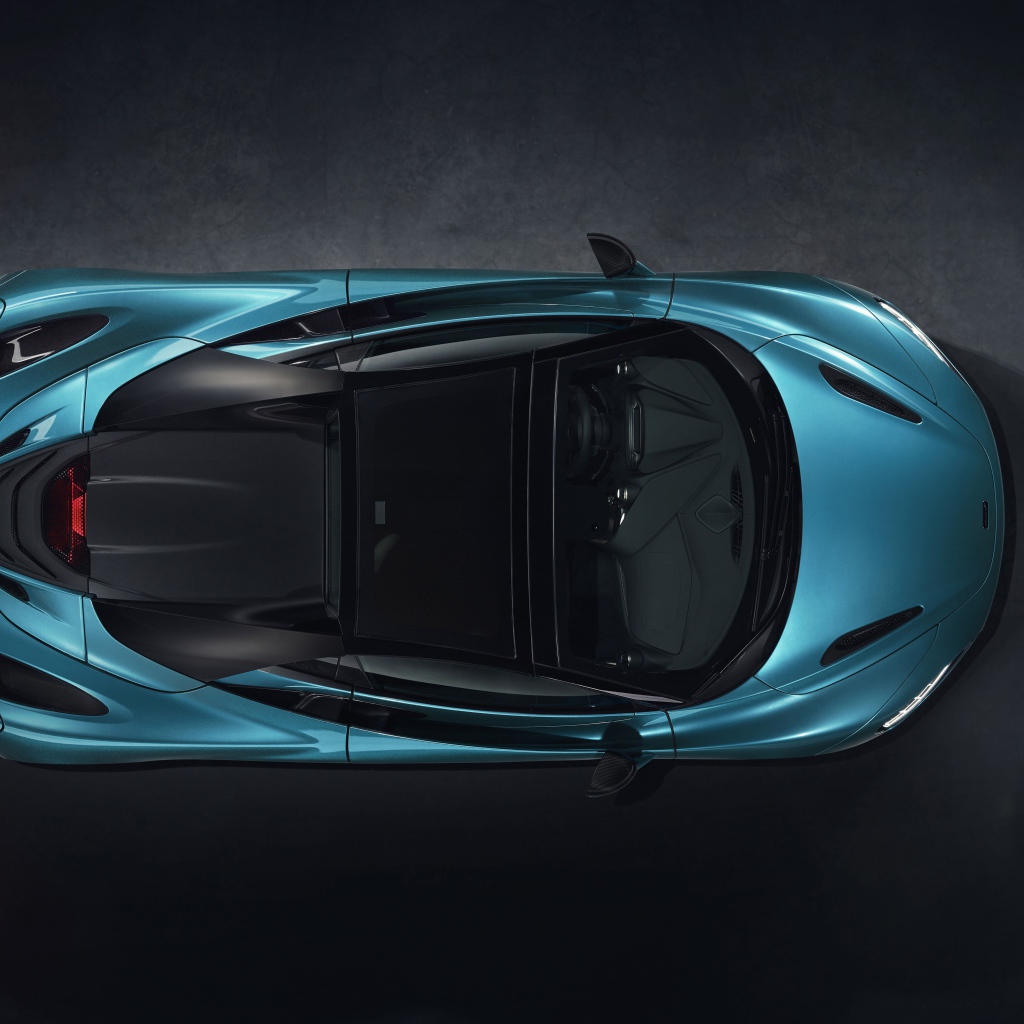 Спортивный голубой автомобиль McLaren 720S Spider, 2019 года вид сверху
