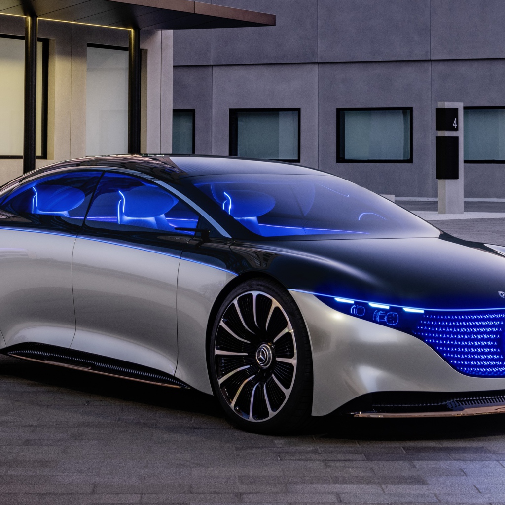 Автомобиль Mercedes-Benz Vision EQS 2019 года у дома