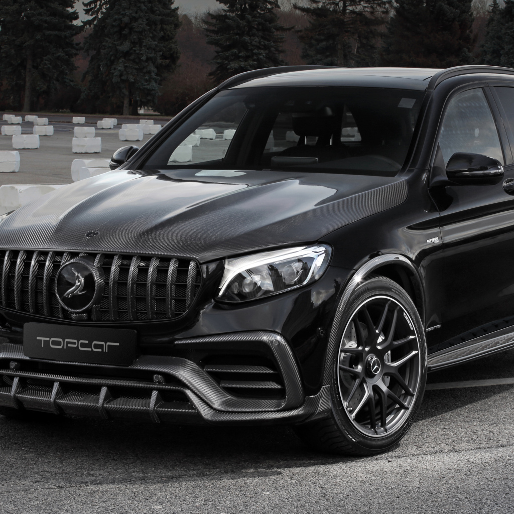 Черный автомобиль Mercedes-AMG GLC-Klasse Inferno 