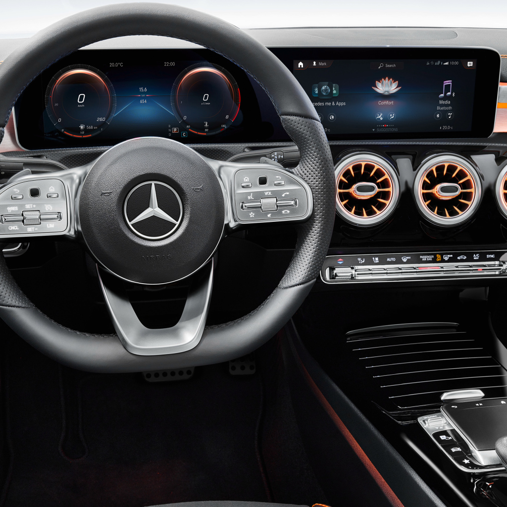 Салон автомобиля Mercedes-Benz CLA 250, 2019 года 