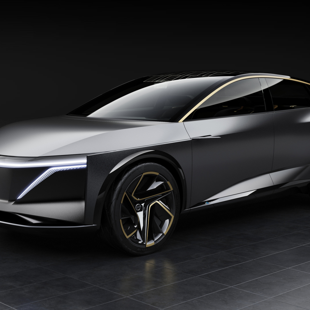 Серебристый автомобиль Nissan IMs Concept 2019 года