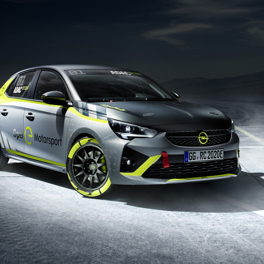 Автомобиль Opel Corsa-E Rally 2019 года на асфальте