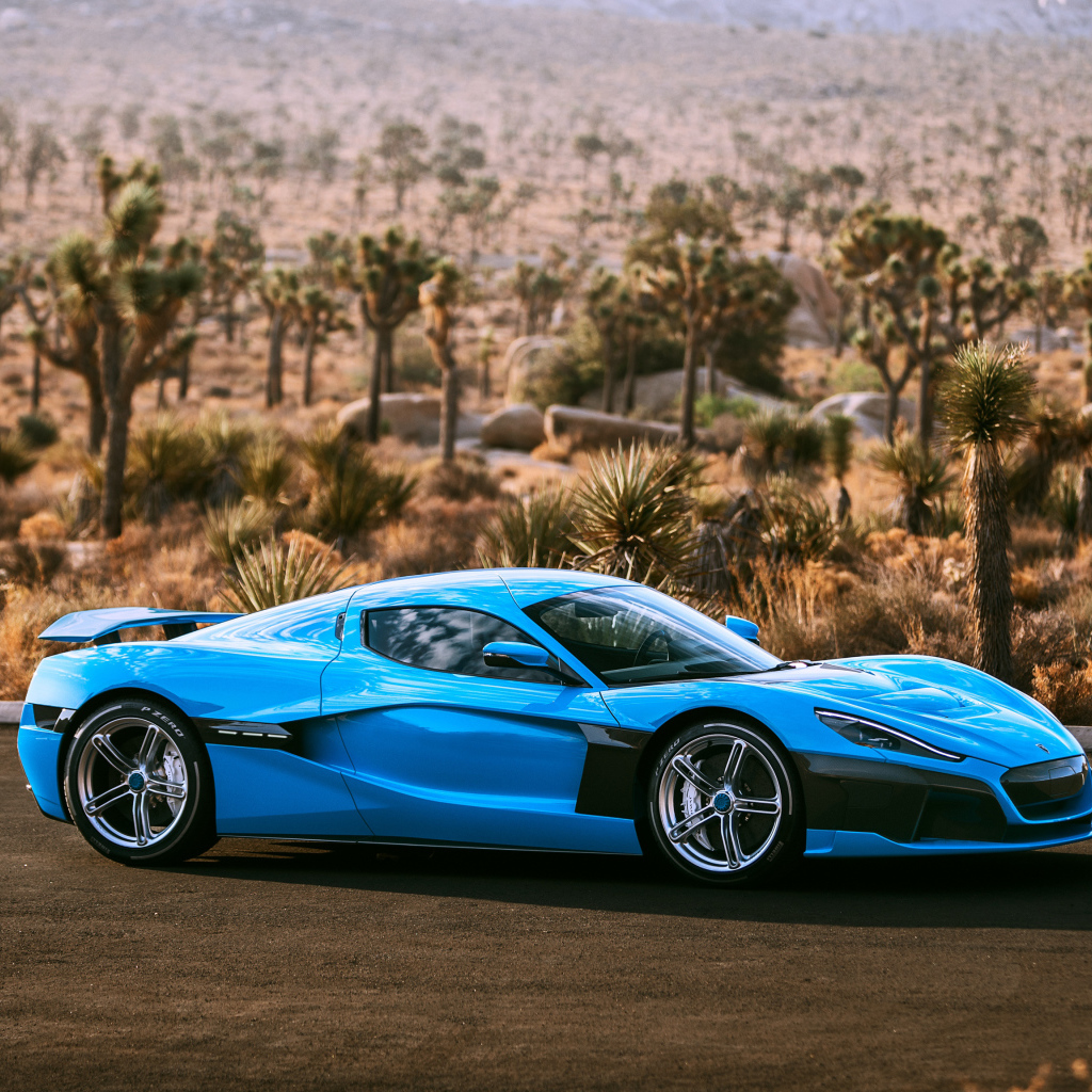 Синий быстрый автомобиль Rimac C Two California Edition 