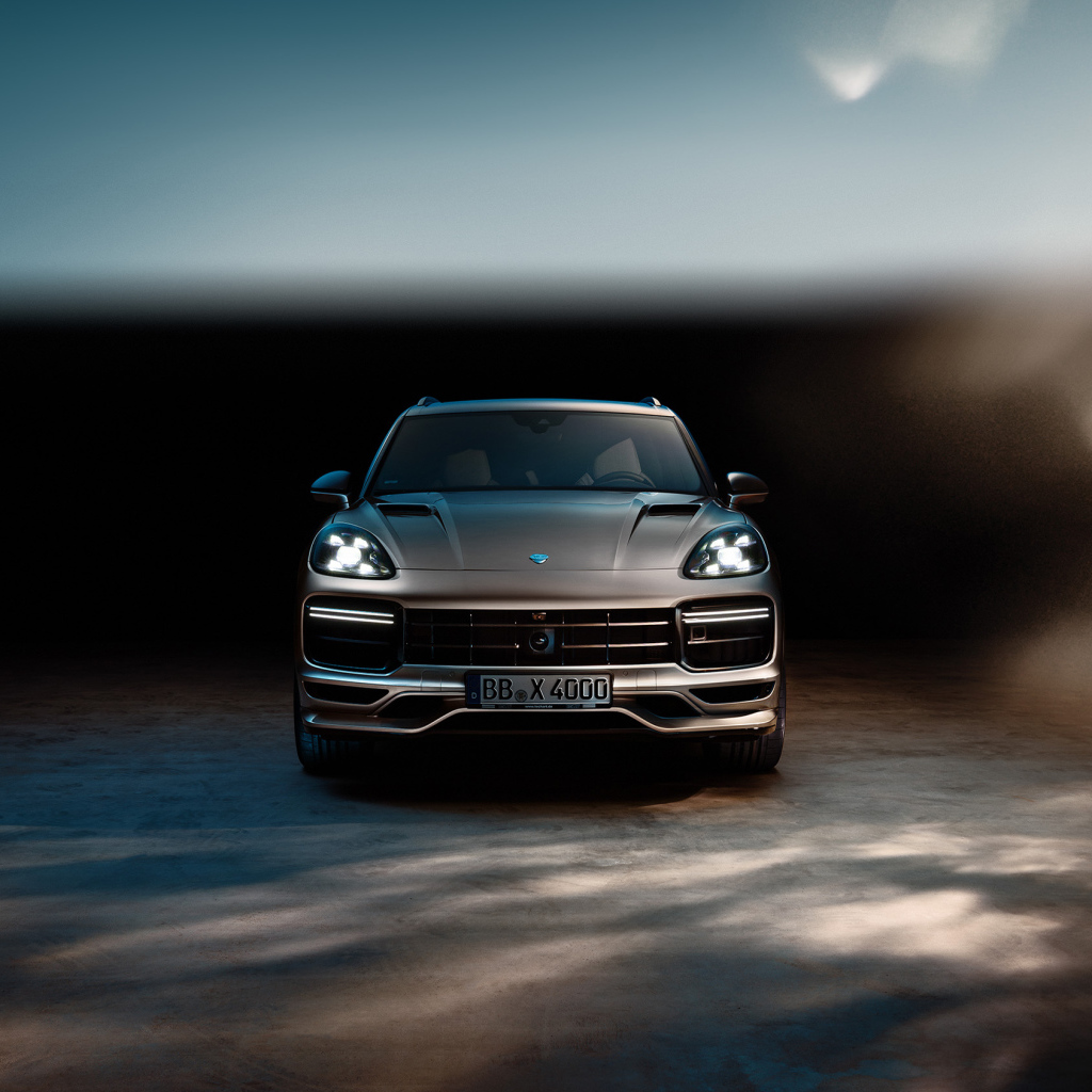 Внедорожник Porsche Cayenne Turbo 2018 года вид спереди