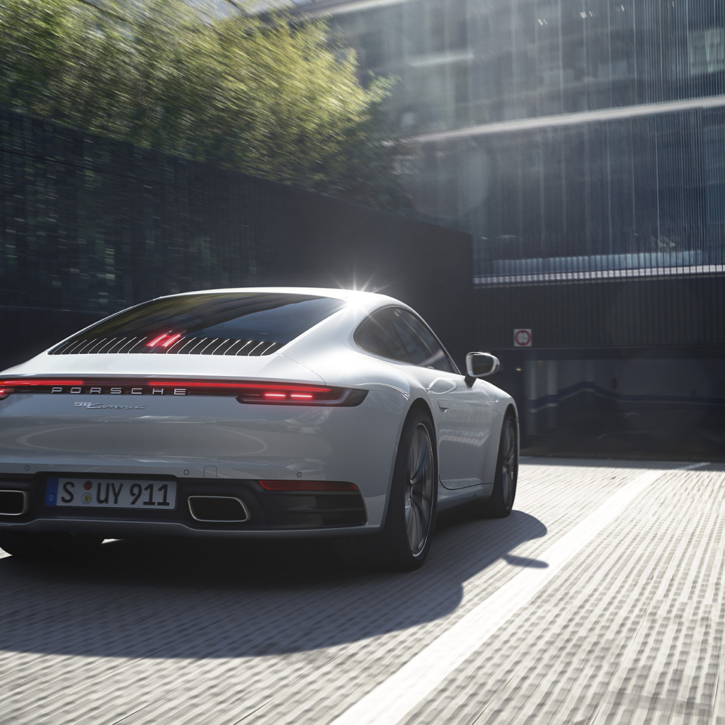 2019 Porsche 911 Carrera 4 drives into a parking lot
