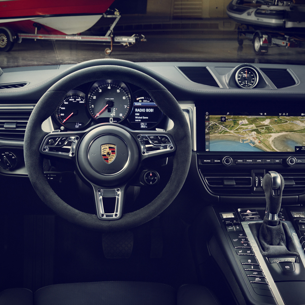 Красивый салон автомобиля Porsche Macan 2019 года