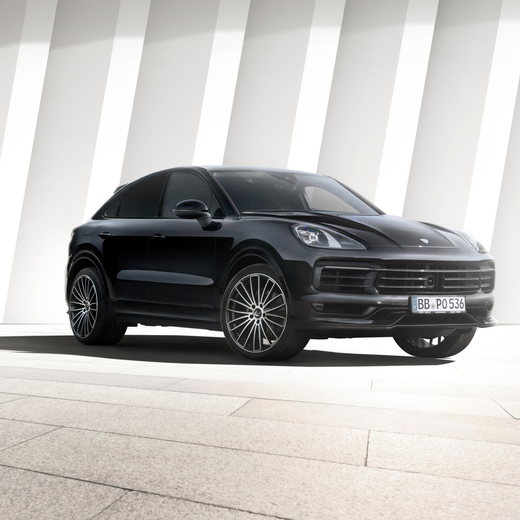 Черный стильный Porsche Cayenne Coupe 2019 года
