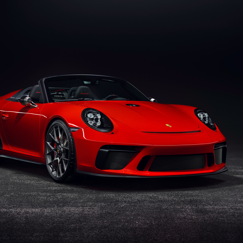 Красный кабриолет Porsche 911  на сером фоне