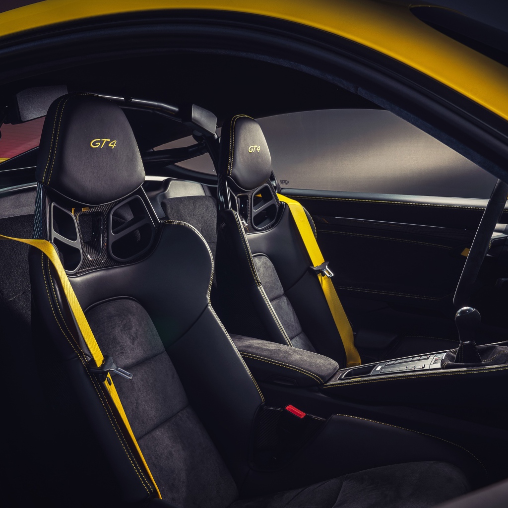 Салон автомобиля Porsche 718 Cayman GT4, 2019 