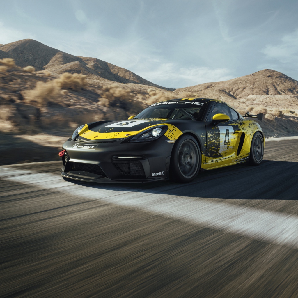 Спортивный автомобиль Porsche Cayman GT4 на трассе 