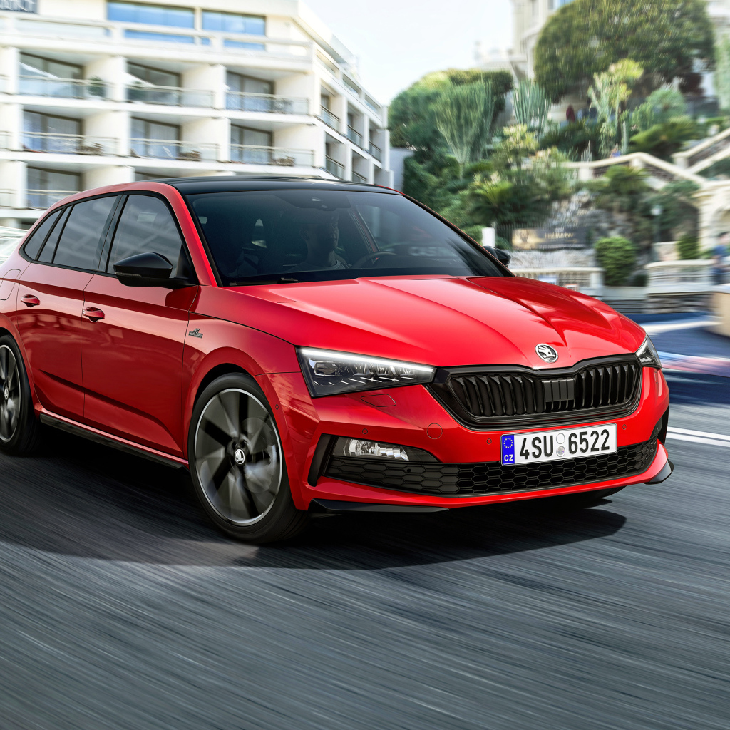 Красный автомобиль Skoda Scala Monte Carlo 2019 года на дороге
