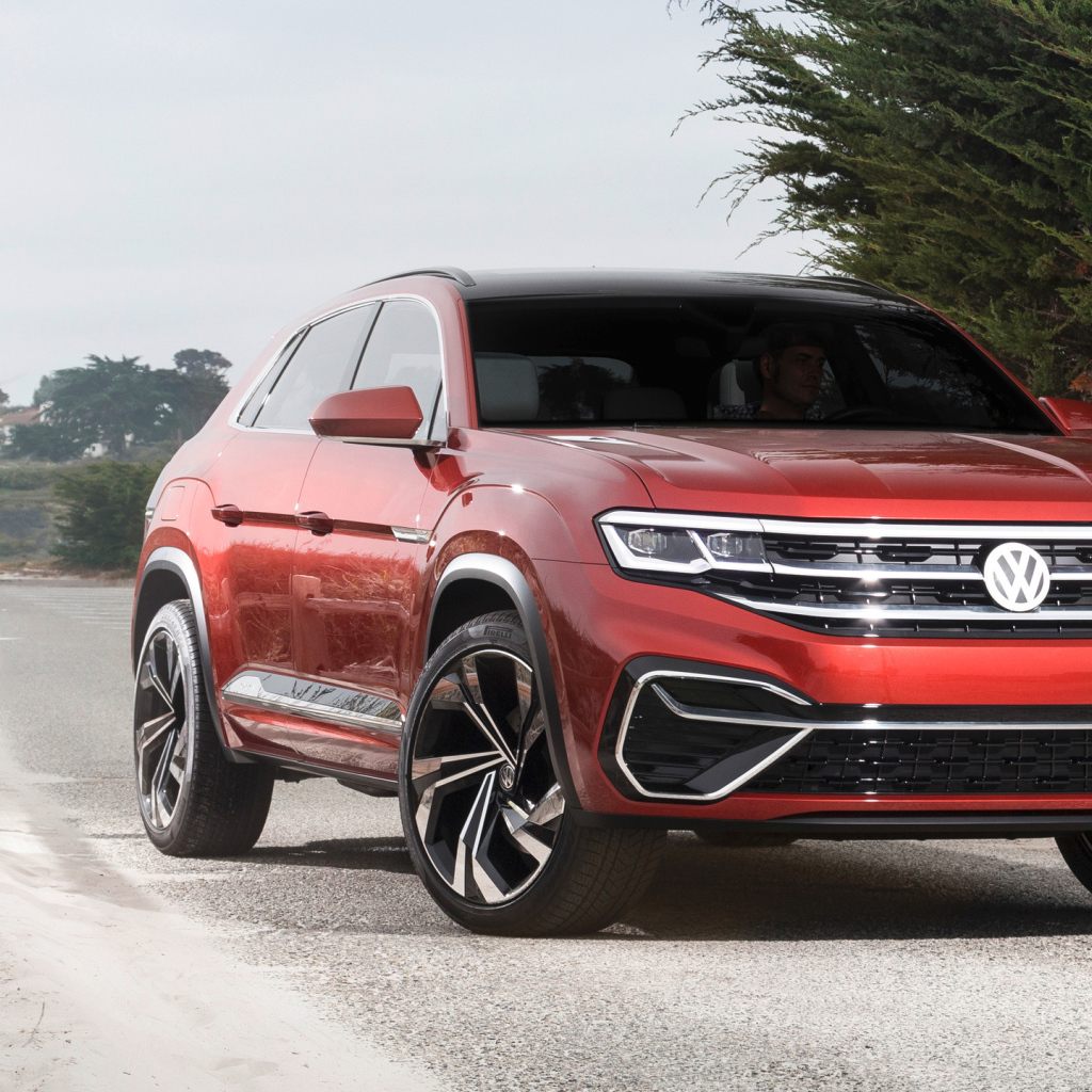 Красный внедорожник Volkswagen Atlas 2018 года