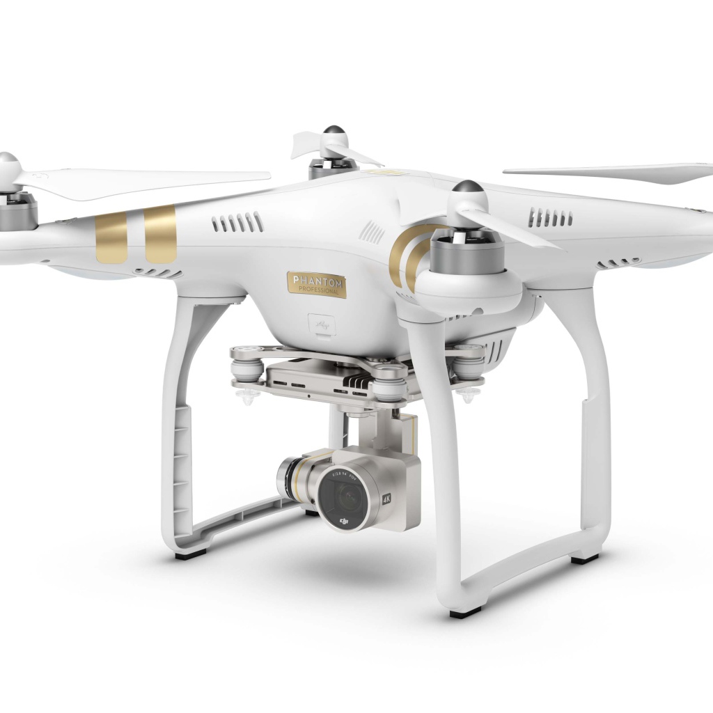 Квадрокоптер DJI Phantom 3 Professional на белом фоне