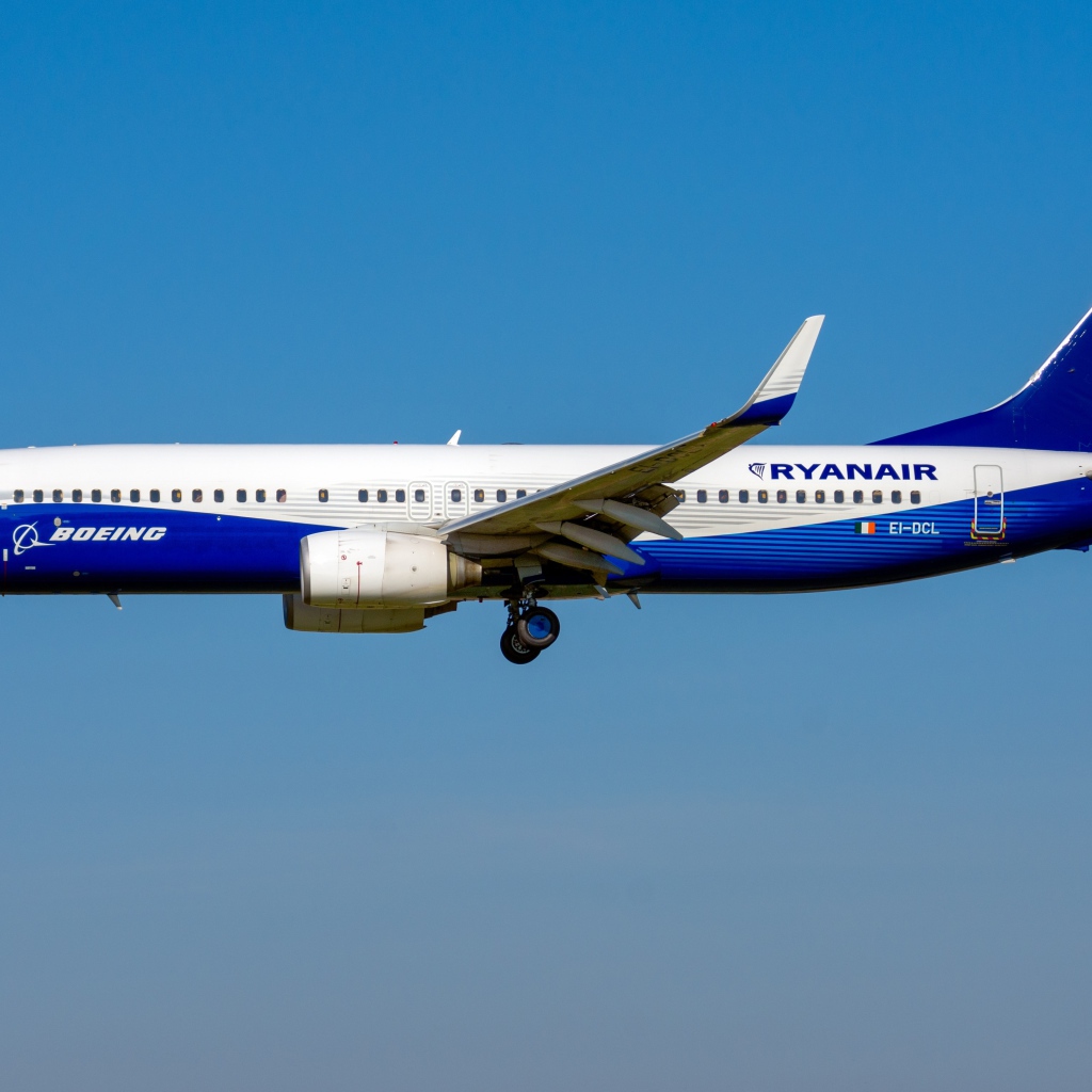 Пассажирский Boeing 737-800W авиакомпании  Ryanair в небе