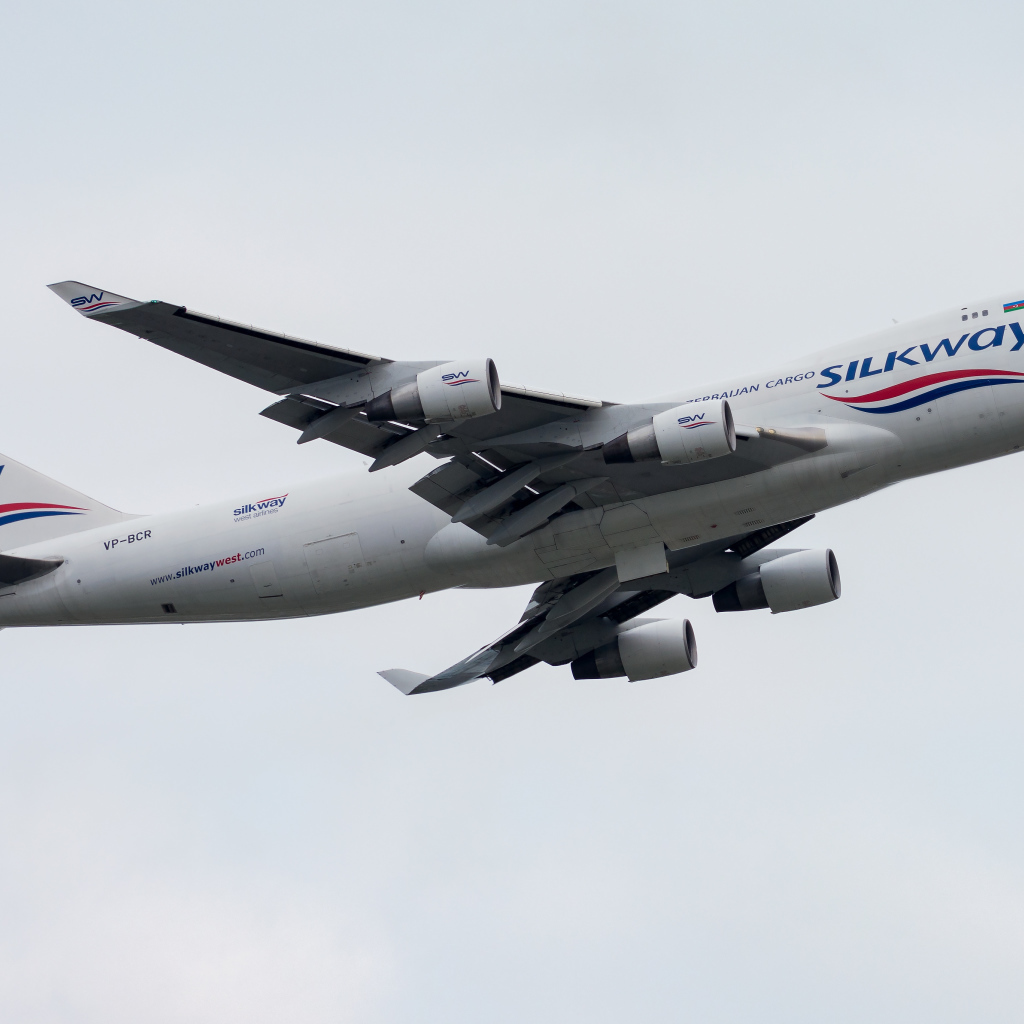Пассажирский Boeing 747-400F авиакомпании  Silk Way в небе