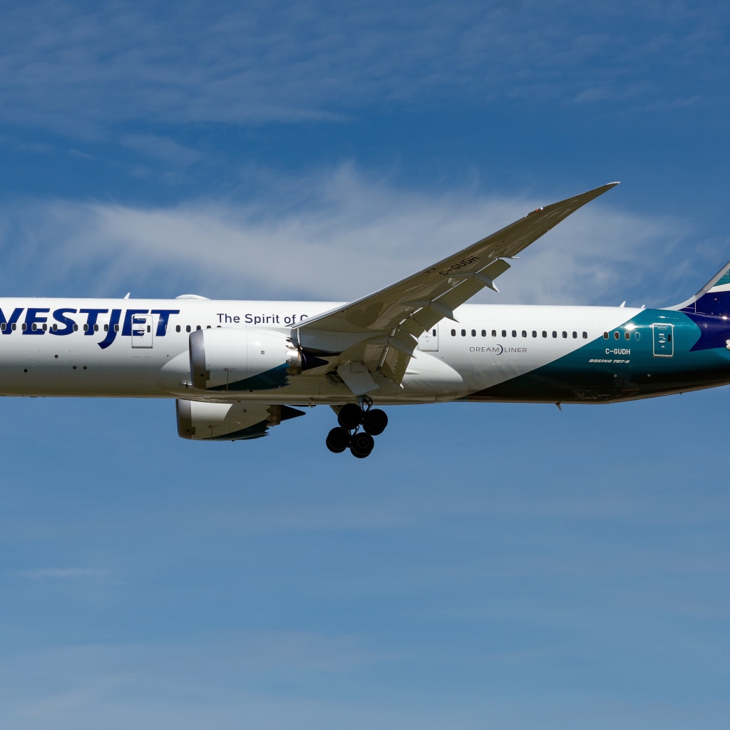 Пассажирский самолет Boeing 787-9 авиакомпании WestJet