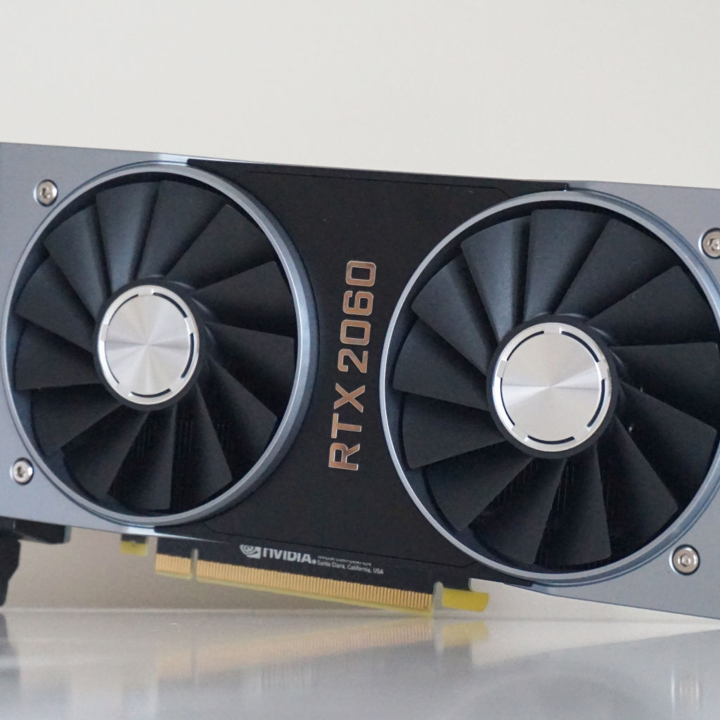 Новая видеокарта Nvidia GeForce RTX 2060 на сером фоне, CES 2019