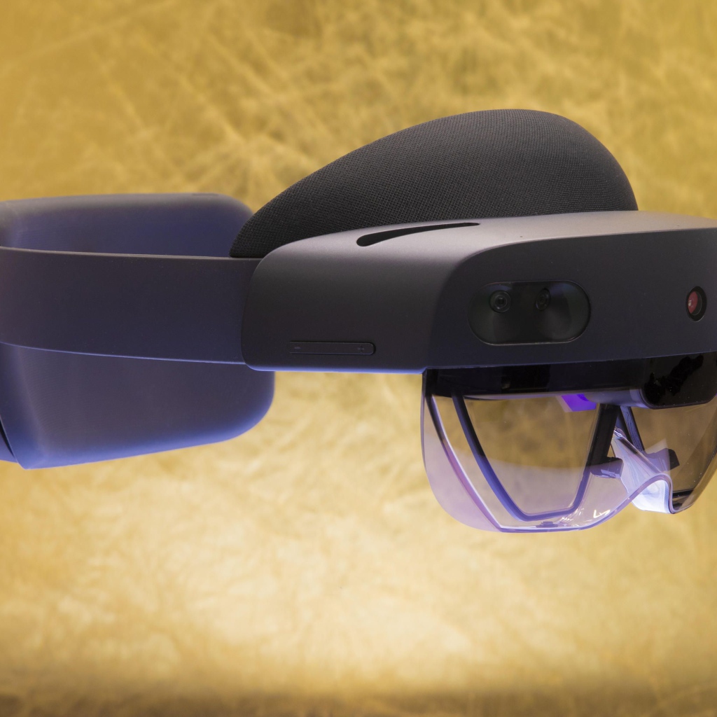 Очки виртуальной реальности Microsoft HoloLens 2, 2019 года