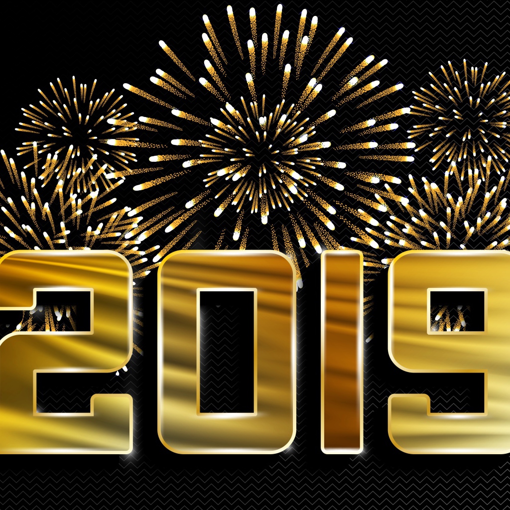 Блестящие цифры 2019 на черном фоне на с салютом