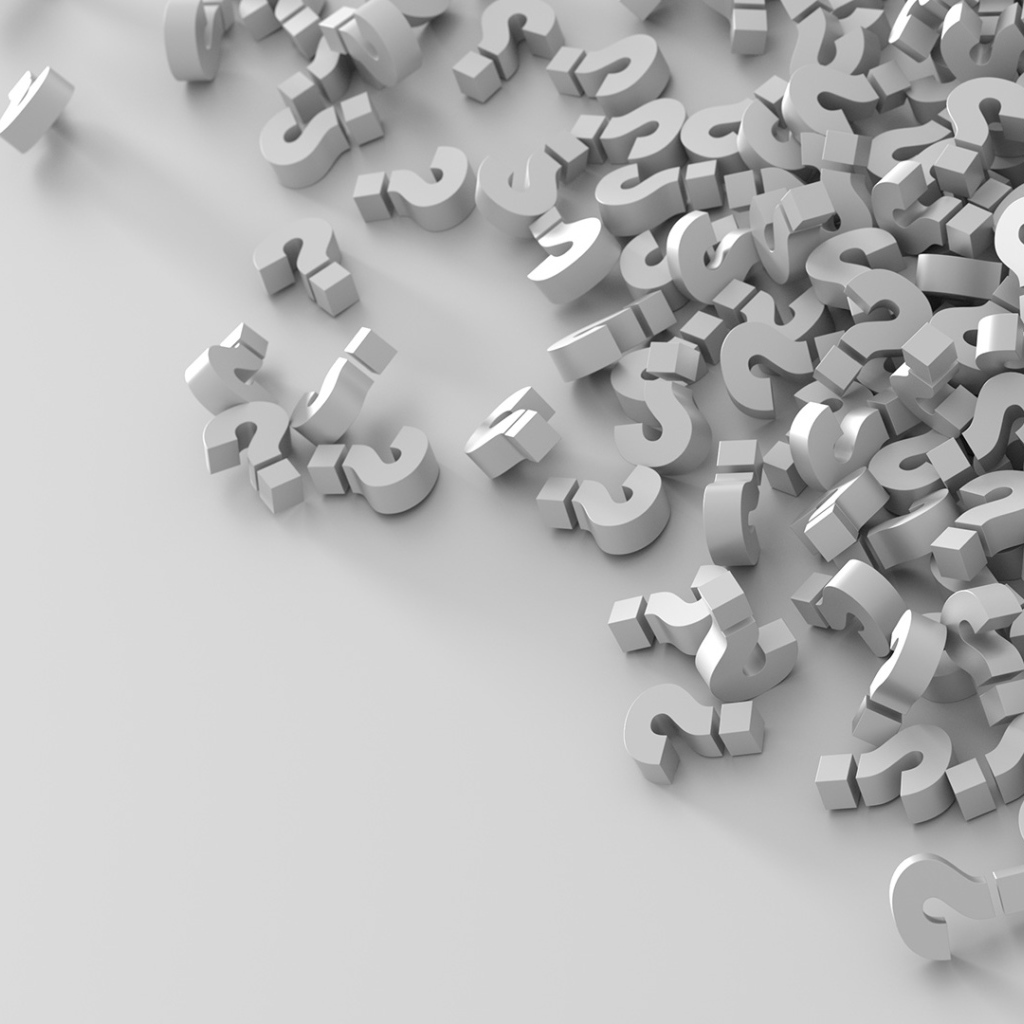 Много знаков вопроса на серой поверхности 