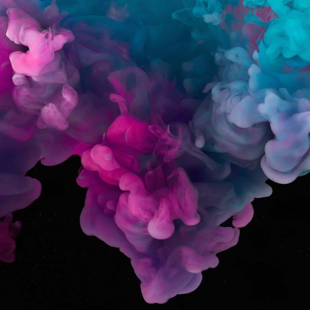 Разноцветный густой дым на черном фоне