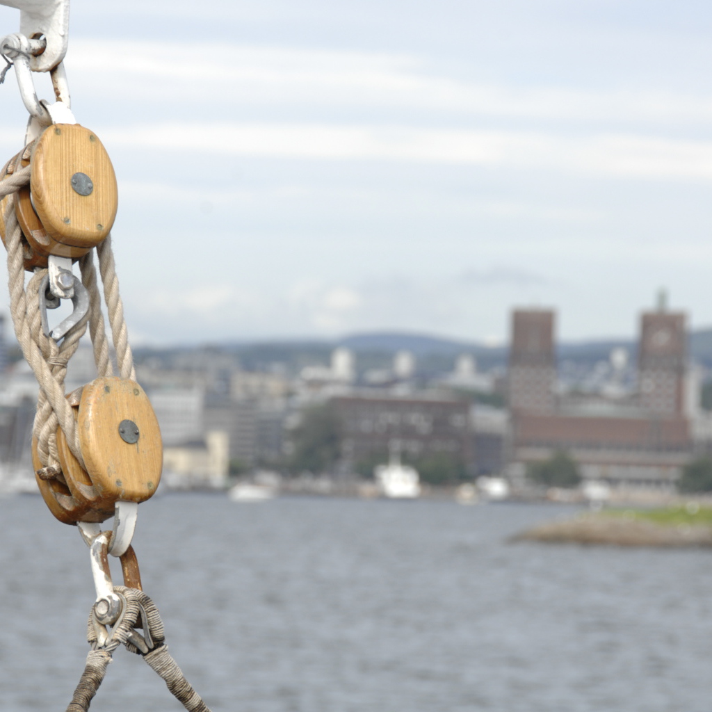 Крепление для каната в порту