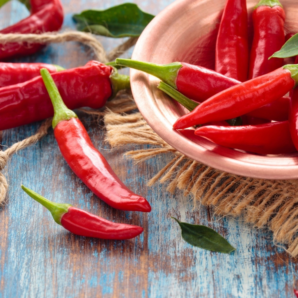 Кайенский перец. Фитчи с красным перцем. Перец стручковый настойка 25мл. Перец черный горошек растение. Тайский острый перец.