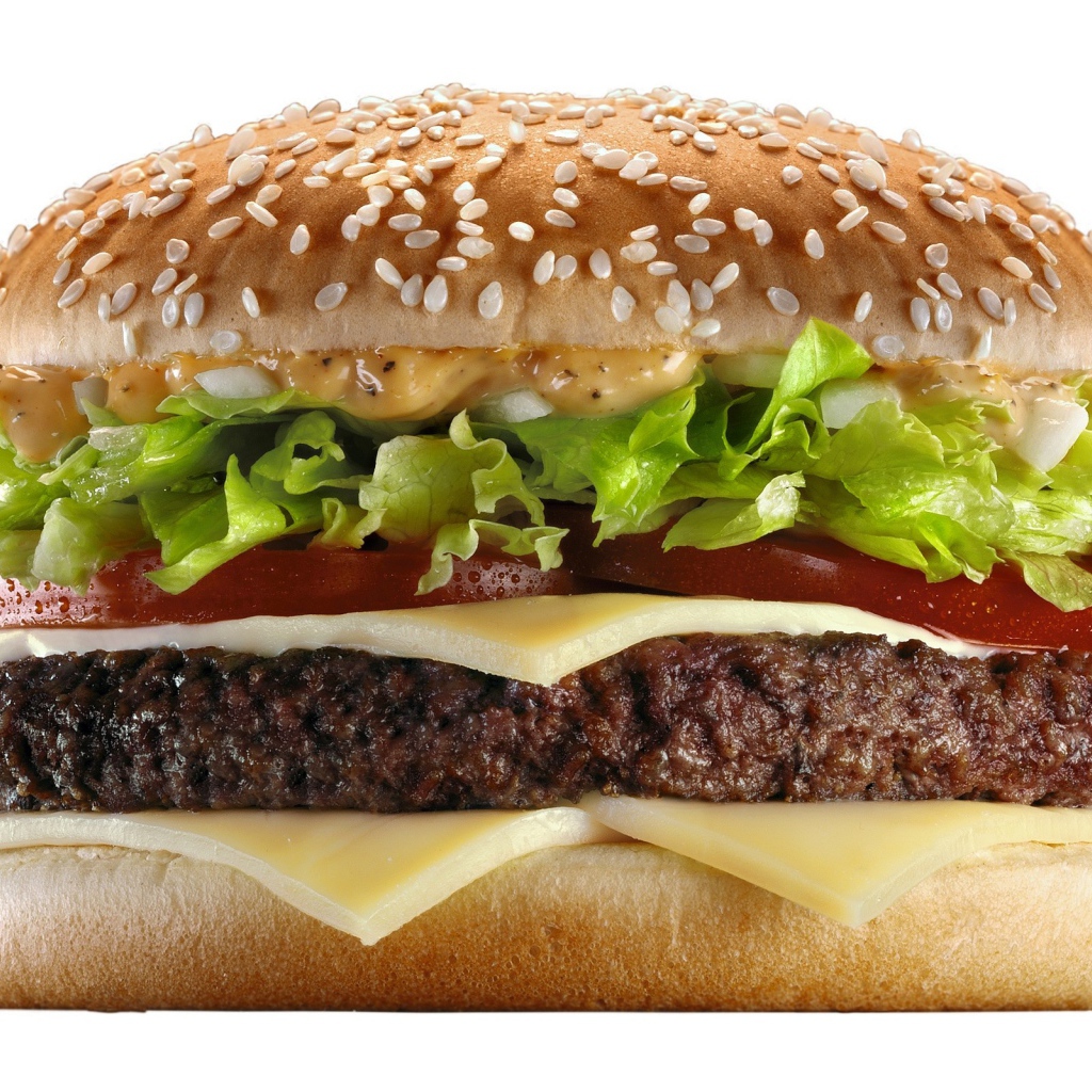 Большой сочный гамбургер на белом фоне