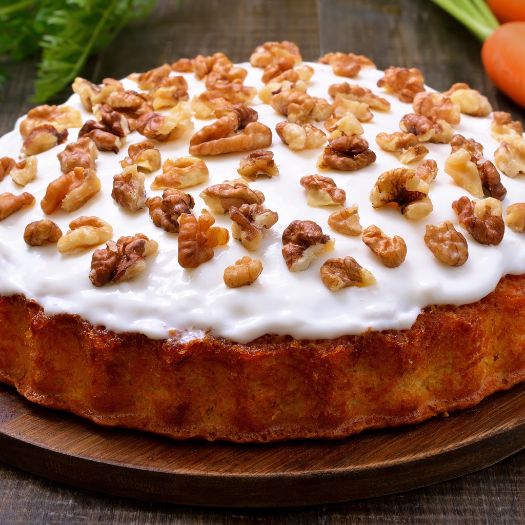 Морковный пирог со сметаной и грецкими орехами